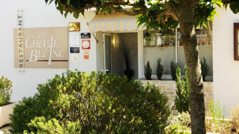Le Cheval Blanc — Luxé